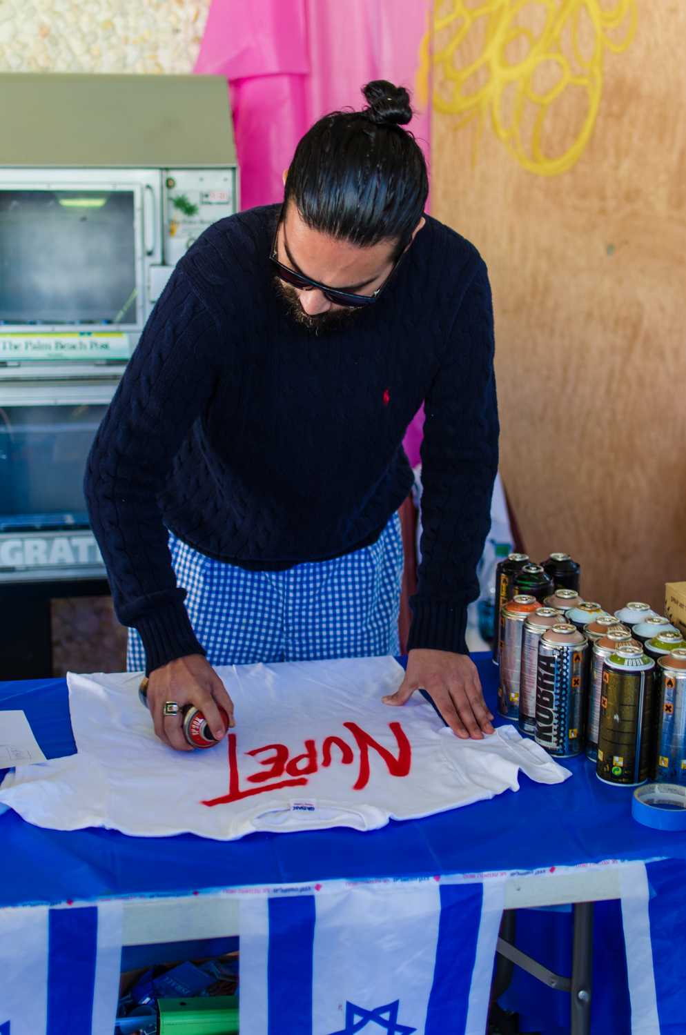A graffiti artist at the “Artists for Israel” event begins making a t-shirt for an FAU student on Feb 12th. 