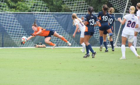 UTSA goalkeeper Katherine Tesno makes a save during Sunday’s game at FAU. Tesno had 11 stops and earned the shutout in the winning effort. Ryan Lynch|Sports Editor
