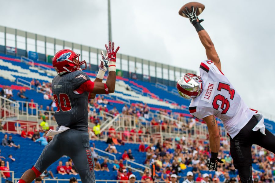 Hilltoppers redshirt senior defensive back Branden Leston (31) tips a dropped pass intended for Owls junior wide receiver Nate Terry (80). Max Jackson | Staff Photographer