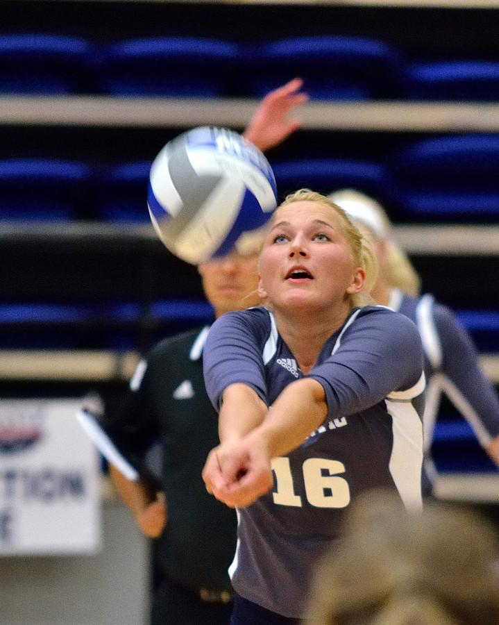  Liene Mellupe, Owls outside/right side hitter, bumping the ball to one of her teammates. Ryan Murphy | Business Manager 