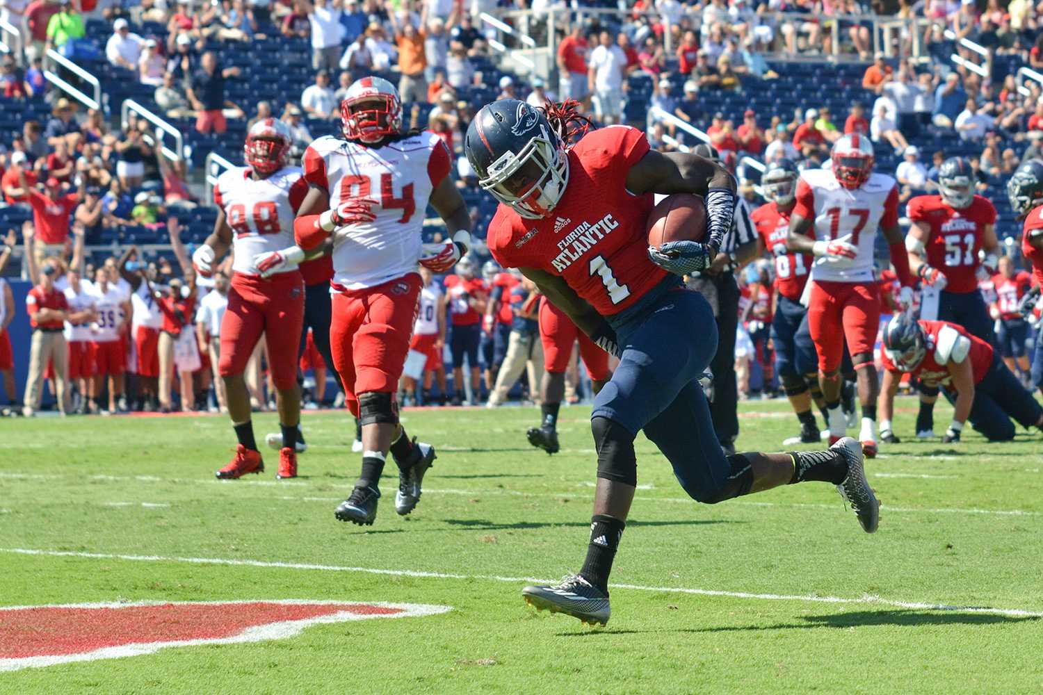 Ryan Murphy | Business Manager Owl wide receiver Lucky Whitehead makes his way into the endzone for his first of his two touchdowns during Saturday’s game against WKU. 