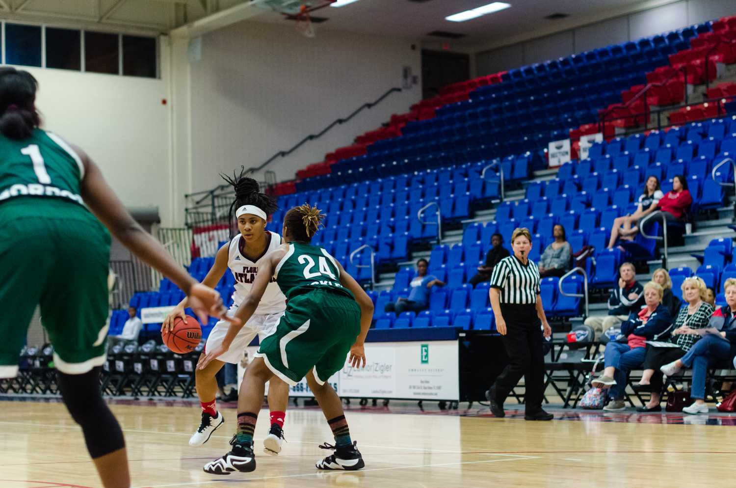 FAU guard Shaneese Bailey looks for routes around the Cleveland State defense.
