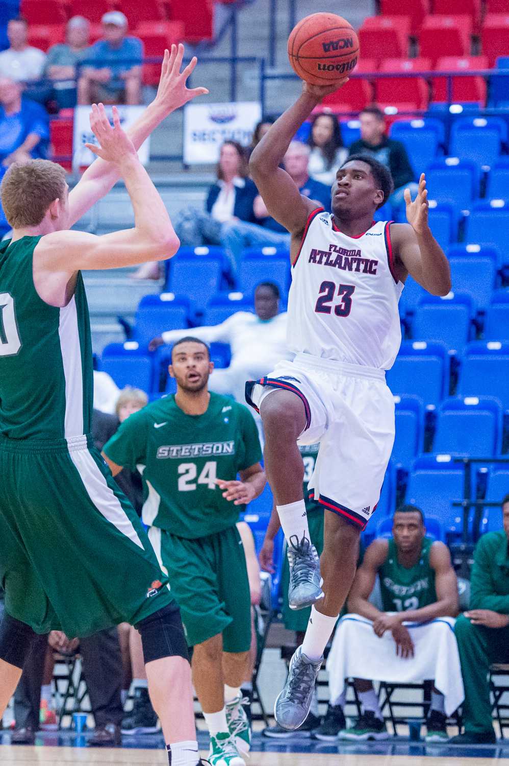FAU guard Solomon Poole attempts a shot in his first minutes of play as an Owl. Poole scored a game-high 23 points in the Owls’ 79-69 win over Stetson on Dec. 16. 