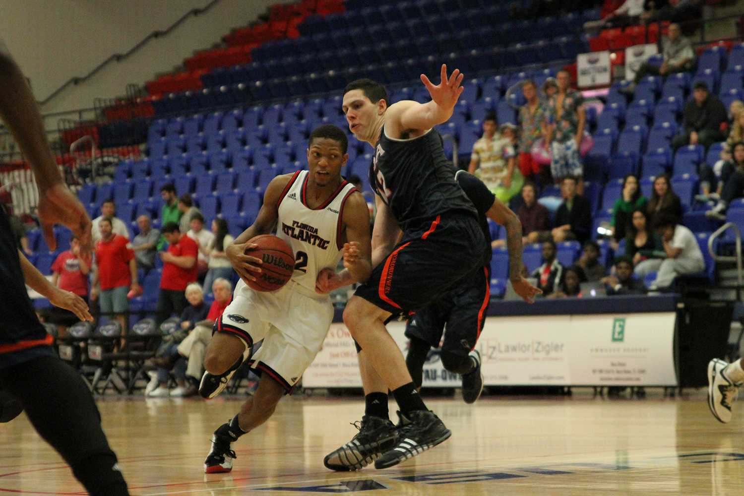 Sophomore guard Marquan Botley (2) tries to get around UTSA forward Jeromie Hill (12) during the first half. 