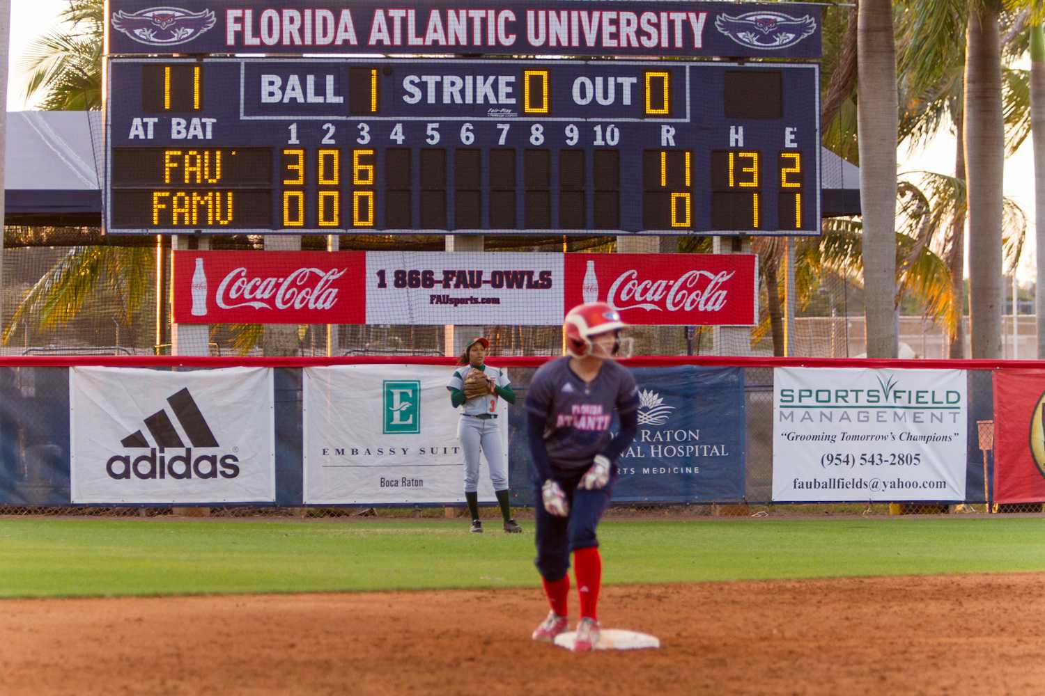 Senior outfielder Lindsey Shell (10) prepares to take a lead during the third inning. Shell earned four of the Owls’ 19 runs.