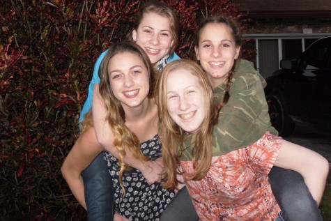 Kathryn Edmunds (top right) with her sisters. Photo courtesy of Kathryn Edmunds