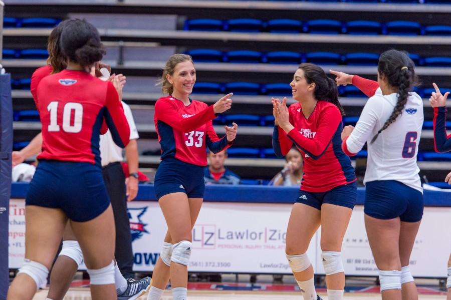 The Owl’s celebrate after a successful volley against Stetson on during the FAU Invitational Tournament. FAU continued its success at UNFs Mayo Invitational, winning two games. Max Jackson | Staff Photographer