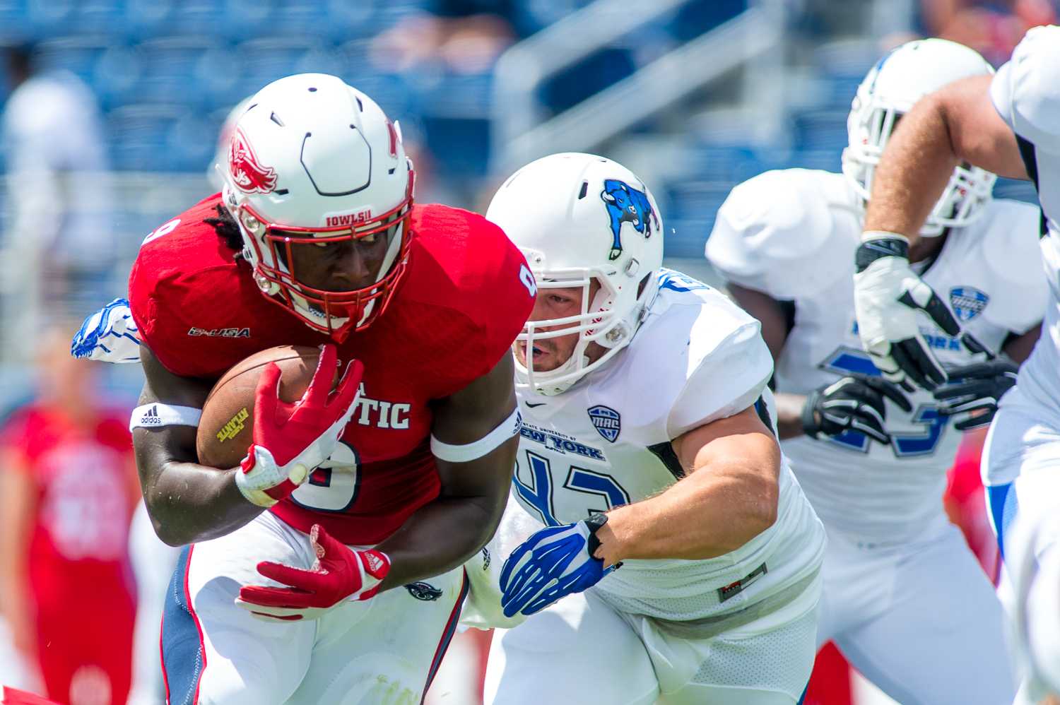 Greg (Buddy) Howell (9), a sophomore running back for the Owls, starts FAU’s opening drive Saturday with a 13 yard rush to the 38 yard line. Howell rushed for 78 yards with an average of 5.4 yards per carry. Max Jackson | Staff Phtotgrapher