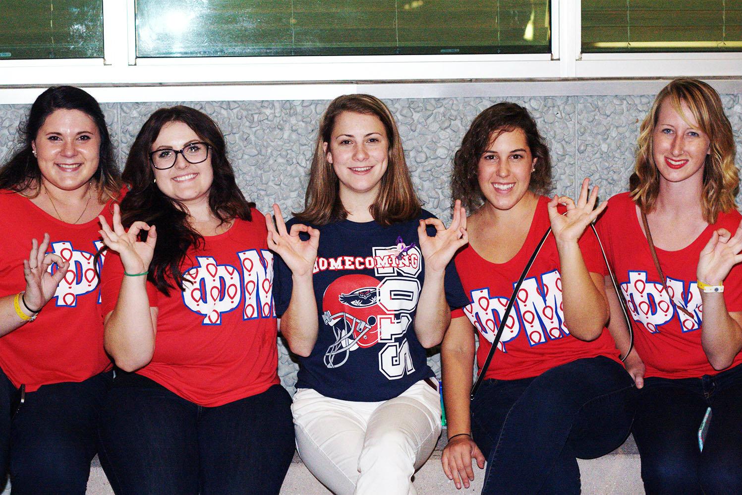 Student Body President Kathryn Edmunds (Center) enjoys the rally –one among many homecoming festivities—along with (left to right) Communications Sophomore Alex Eisenhauer, Elementary Education Sophomore Shannon Pyle, Business Senior Brittany McDaniel, and Business Senior Ashley Markey. Jessica Wilkerson | Contributing Photographer 