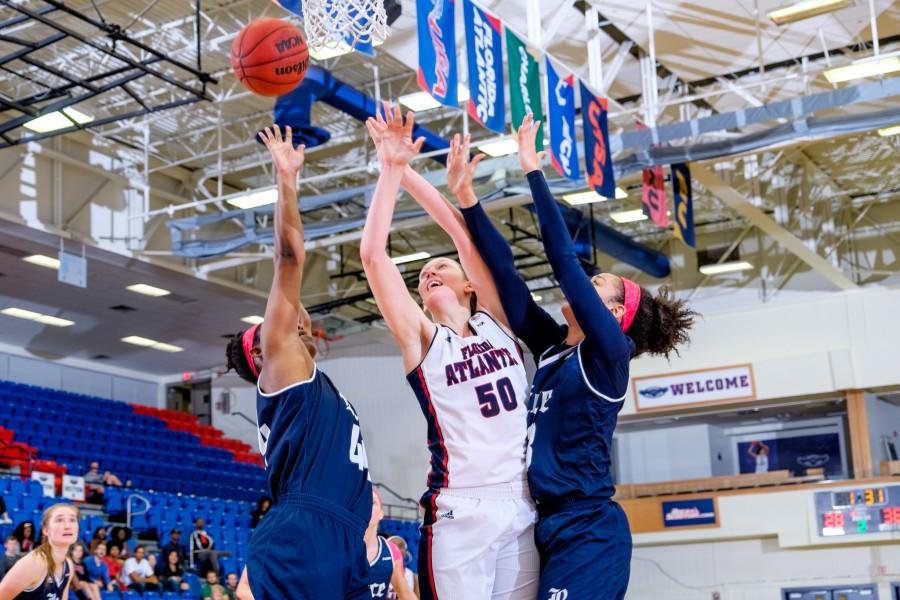 Junior Melinda Myers scored 10 points in the Owls loss at Middle Tennessee. Photo by Mohammed F. Emran