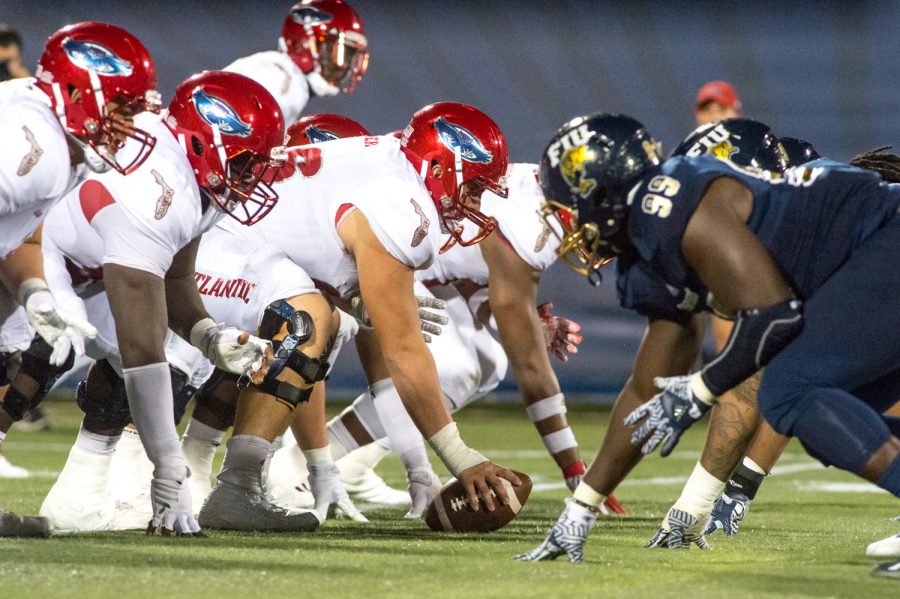 FAU’s offense and FIU’s defense set up before the play on the line of scrimmage during the 15th annual Shula Bowl. Max Jackson | Staff Photographer