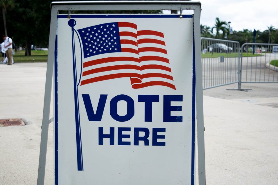 A ‘vote here’ sign marks FAU Arena as a polling place during Election Day on Nov. 8. Ryan Lynch | Editor in Chief