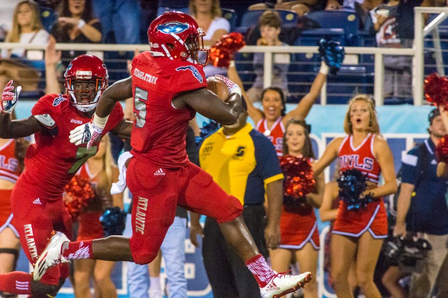 FAU freshman running back Devin Singletary (5) high steps the last 5 yards into the endzone after a 36-yard rush. Singletary had two touchdowns and 145 yards of rushing on the night. Max Jackson | Staff Photographer