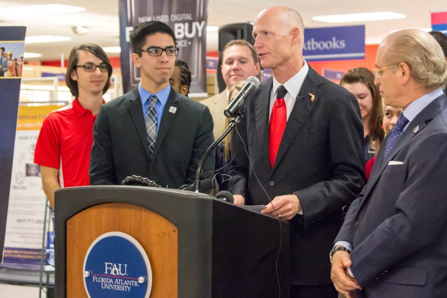Florida+Governor+Rick+Scott+addresses+the+public+in+FAU%E2%80%99s+bookstore+on+Feb.+12%2C+2015+about+eliminating+sales+tax+on+college+textbooks.+Photo+by+Idalis+Streat.