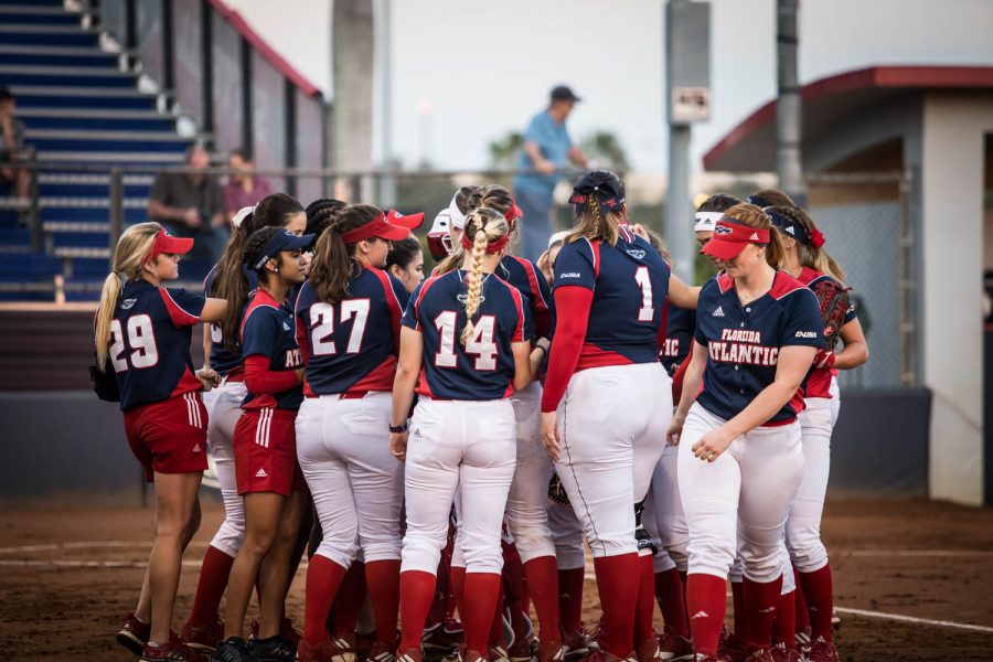 FAU Softball players and coaches huddle up in front of their dugout after splitting a doubleheader against the University of North Florida on Feb. 9. Alexander Rodriguez | Contributing Photographer