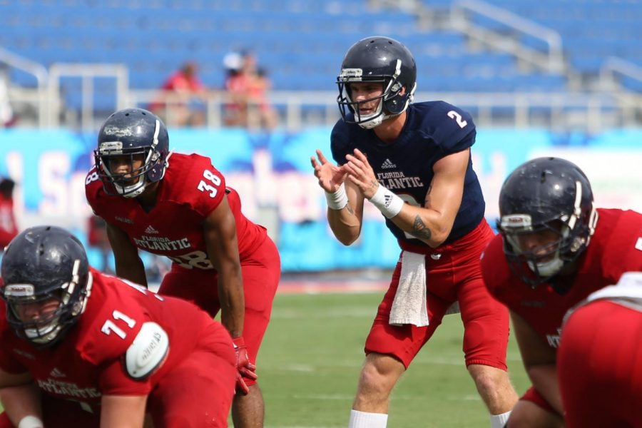 FAU+redshirt+freshman+quarterback+Chris+Robison+%282%29+waits+for+the+ball+to+be+passed+during+the+second+half.++Alex+Rodriguez+%7C+News+Editor