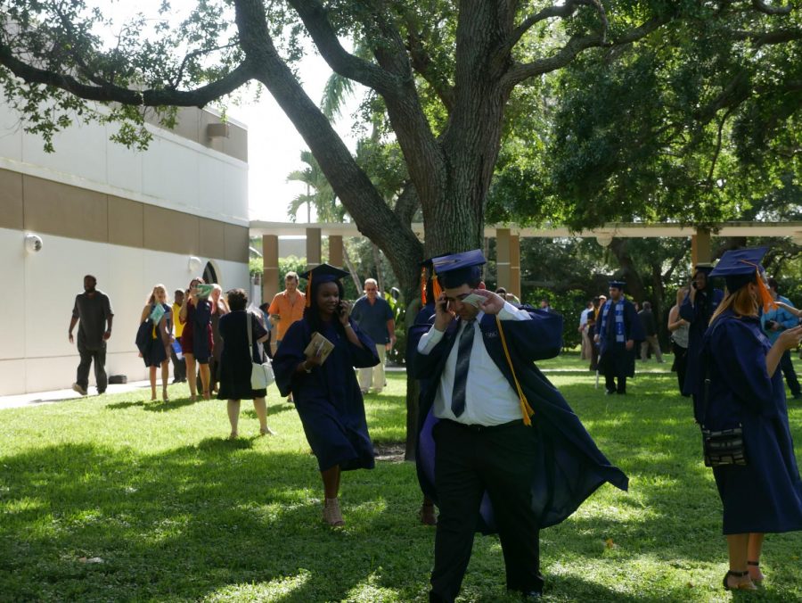 Ahead+of+todays+5+p.m.+graduation+ceremony%2C+hundreds+of+students+and+FAU+community+members+evacuated+from+the+Boca+Student+Union.+Earlier+in+the+afternoon%2C+an+FAU+employee+found+a+post-it+note+that+FAU+police+deemed+a+credible+threat.+Photo+courtesy+of+an+anonymous+student+