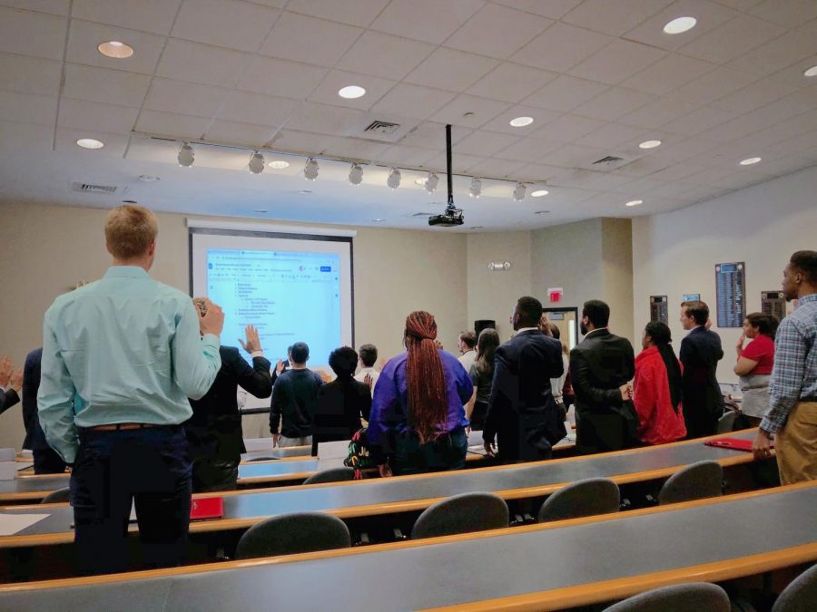 House of Representatives members being sworn in at the first meeting of the semester. Photo by Israel Fontoura
