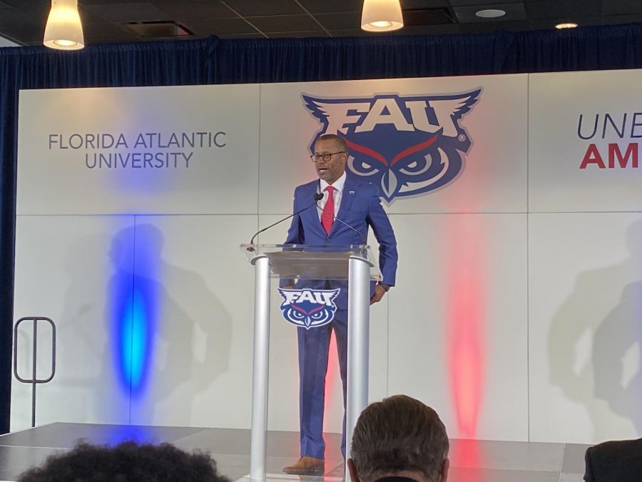New+FAU+head+coach+Willie+Taggart+talking+at+his+introductory+press+conference.+Photo+by%3A+Zachary+Weinberger.