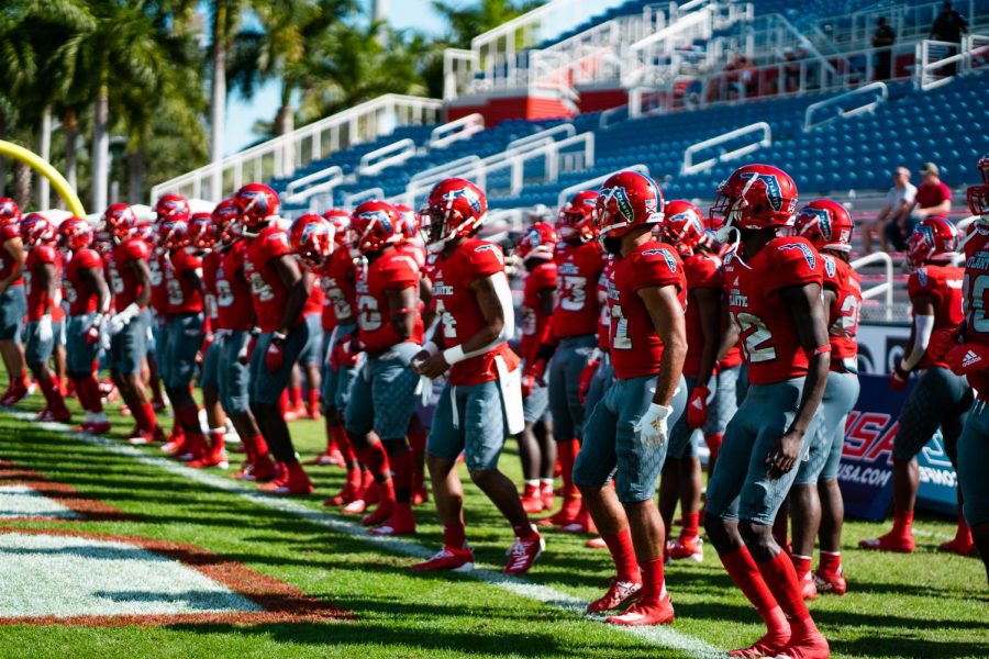 FAU Owls on the sidelines during a game against the UAB Blazers on Dec. 7th. Photography by Photo editor Alex Liscio.