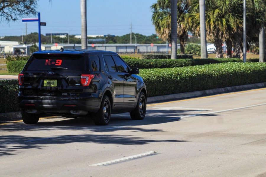 FAU PD sits in the shadows on FAU Blvd. at FAUs Boca campus. Photo by Eston Parker III.