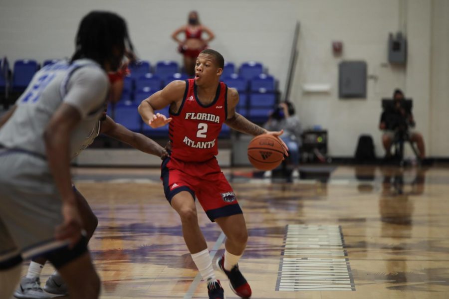 Everett Winchester (pictured #2) led FAU in assists with six in the win over Middle Tennessee on Thursday. Photo courtesy of FAU Athletics.