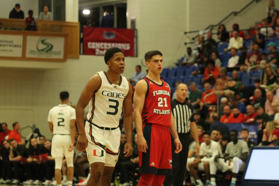 Charlie Moore (left) of Miami and Alejandro Ralat (right) of FAU watch a free throw on November 16, 2021.