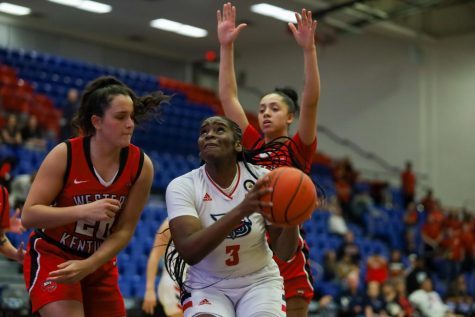 Simona Henshaw attempts a shot against Western Kentucky on February 10, 2022. Henshaw did not convert on any of her shots.
