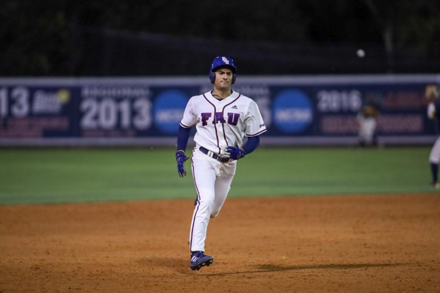 University Press stock photo of sophomore left fielder Dylan Goldstein running the bases.