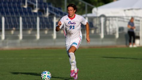 University Press stock photo of sophomore midfielder Zach Hassell.