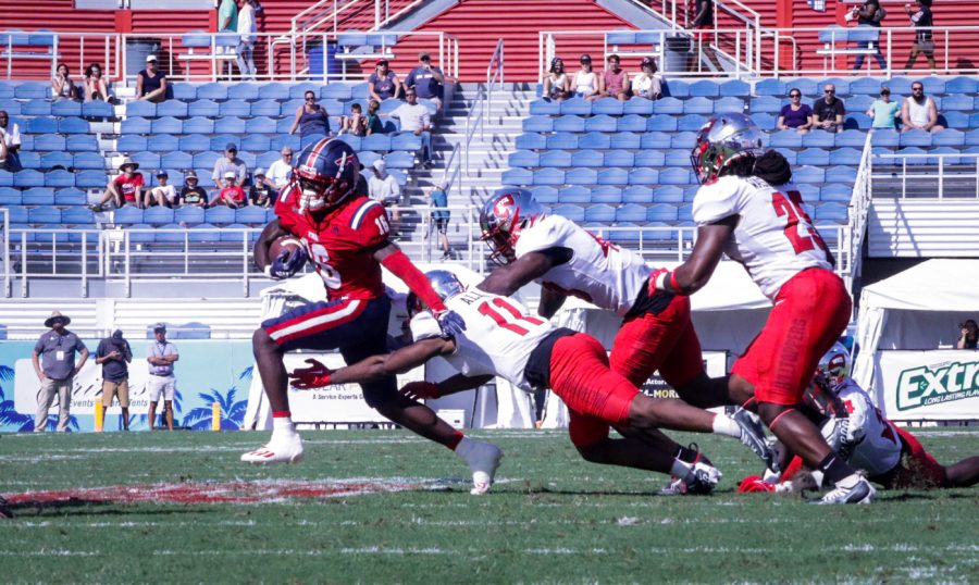 Tony Johnson breaks away from three WKU defenders for an owls first down on Nov. 26, 2022.