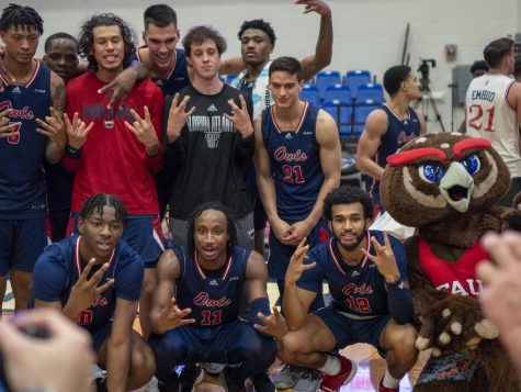 FAU Owls basketball get together for a group photo after their win against WKU on Jan. 28, 2023. This win locked them in as having the longest win streak in the nation.