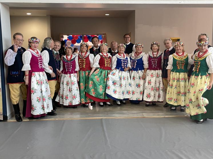 A+group+of+Polish+traditional+dancers.