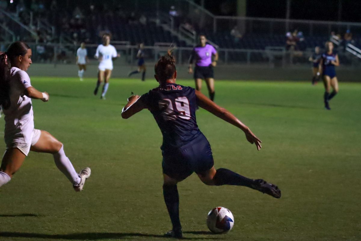 FAU+senior+midfielder+Molly+Setsma+%28%2329%29+playing+against+FGCU+in+the+Owls+1-0+victory+over+the+Eagles+on+September+7%2C+2023.