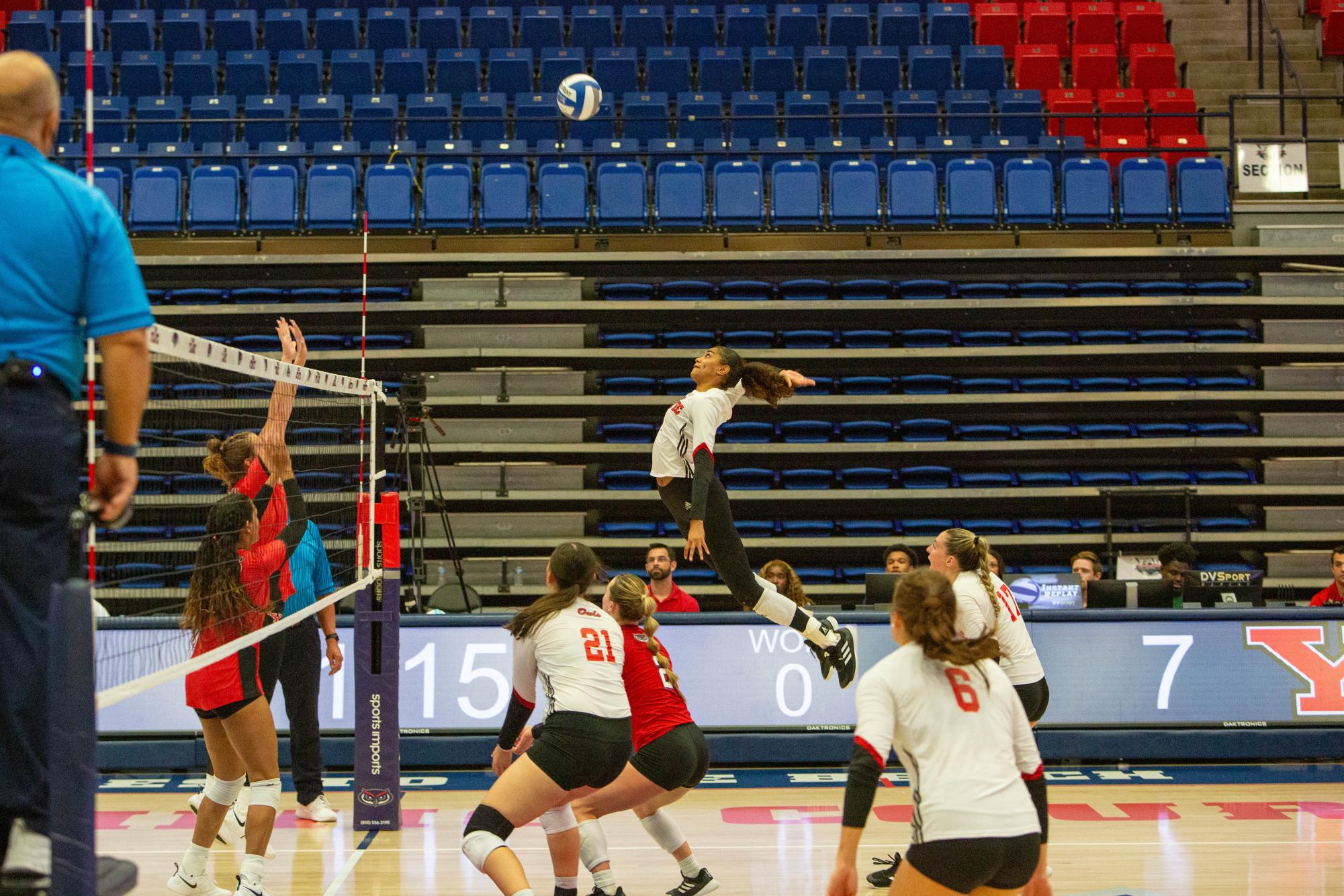 Sophomore outside hitter Arianna Beckham hitting a kill against the Youngstown State Penguins in FAUs three-set sweep victory Friday night. September 8, 2023.