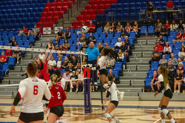 FAU sophomore middle blocker Madison Dyer (#14) hitting a kill during the Owls win over Youngstown State during the Owls Paradise Classic on September 8, 2023.