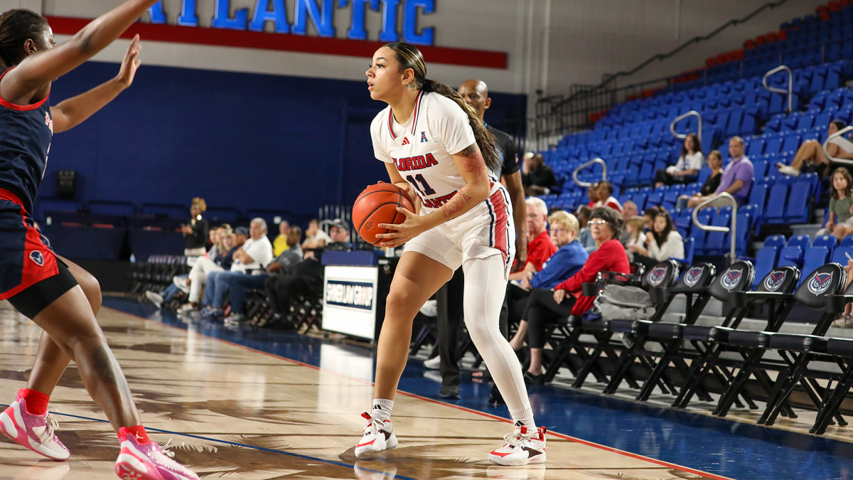 FAU sophomore guard Mya Perry in the corner against a Howard defender during the Owls 46-45 home loss on Saturday, Dec. 16, 2023.