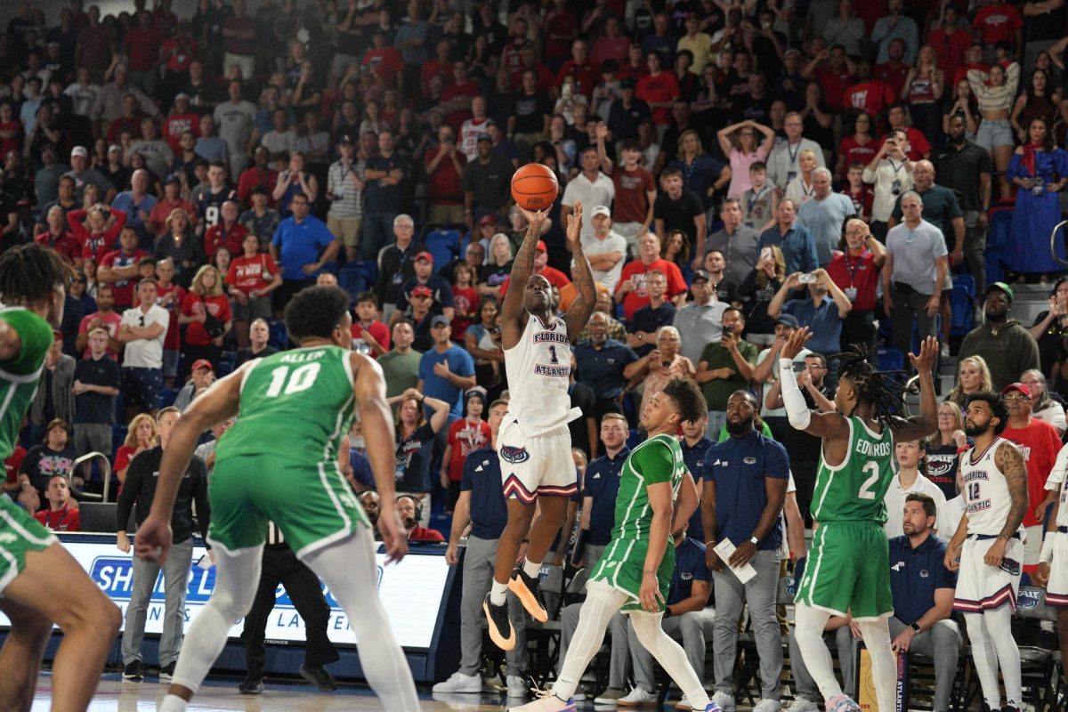 Johnell Davis rising up for the game-winning shot that secured the 66-63 victory over North Texas for FAU