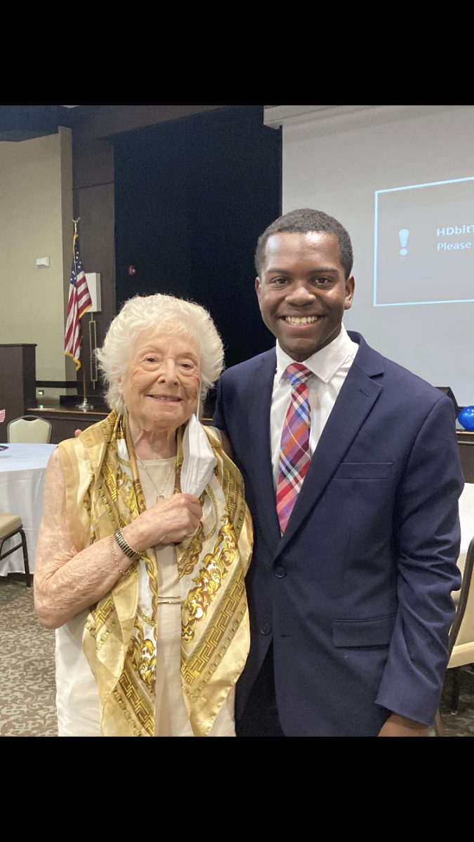 Adderly at Kingspoint Democratic Club Luncheon