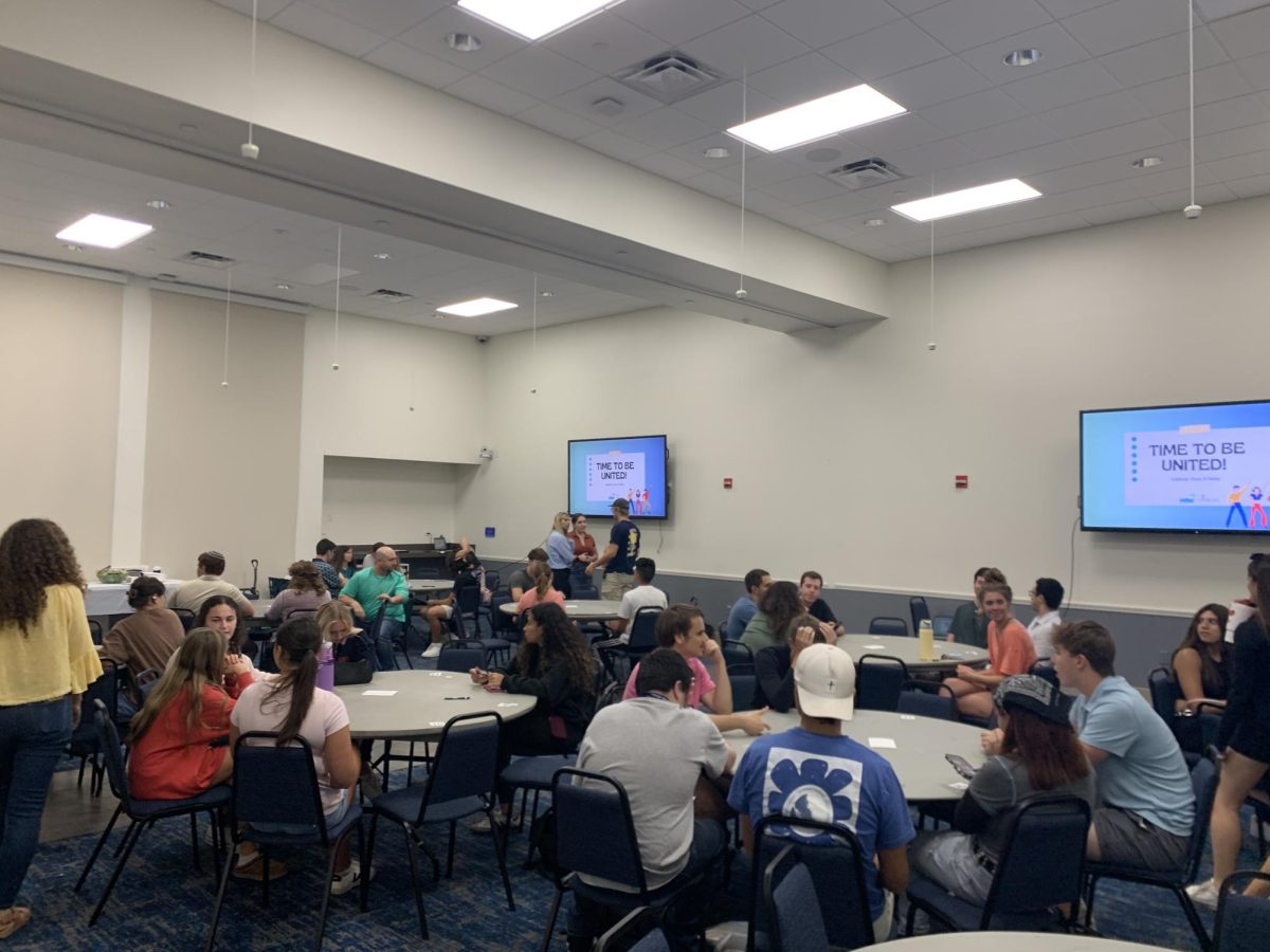 FAU's Catholic Owls and Hillel members gather together for trivia and open discussions on Sept. 10.