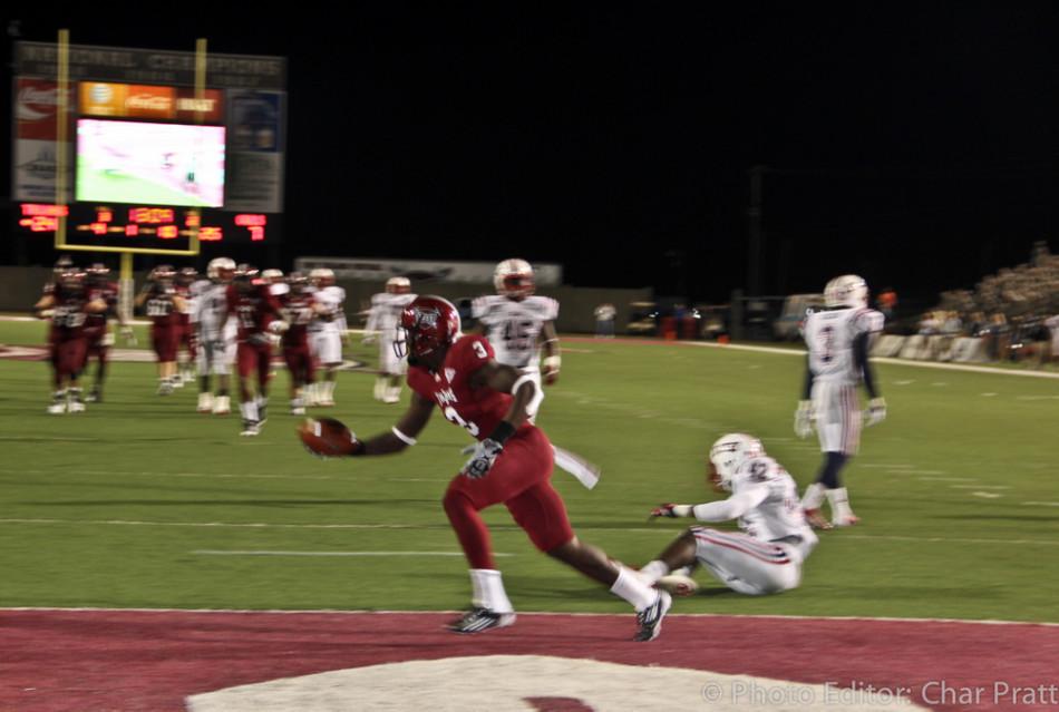 Eric Thomas catches a 25-yard touchdown pass from Corey Robinson to put the Trojans ahead 31-7. Photo by Zack Duarte.